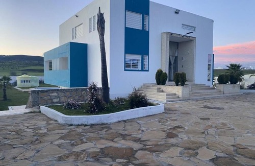 Bni Quolla House | Guitar Palace