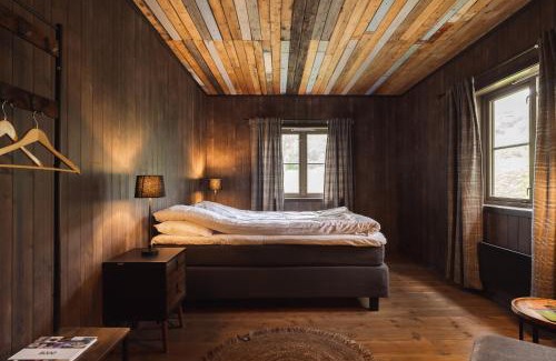 Glomfjord Hotel | Gulbrakka Basecamp