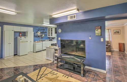 West Orange House | Gulf Coast Home < 2 Mi to Parks & Museums!