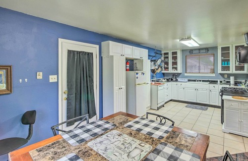 West Orange House | Gulf Coast Home < 2 Mi to Parks & Museums!
