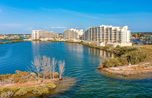 Hudson Apartment | Gulf-View Balcony and Pool Access Hudson Retreat
