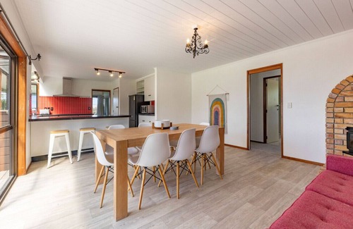 Whangaparaoa Villa | Gulfside Getaway: Your Slice of Paradise