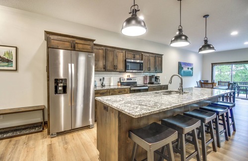 Lake Shore House | Gull Lake Resort Escape: Pool & Snowmobile Trails
