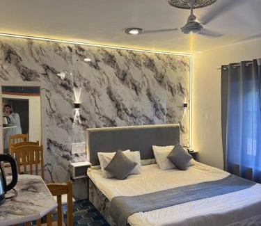 Srinagar House | Gulmarg Palace Resorts