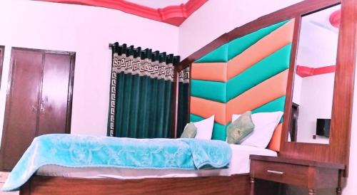 Gulshan-e-Iqbal Hotel | GULSHAN PALACE Near Agha Khan Hospital Expo Center Airport