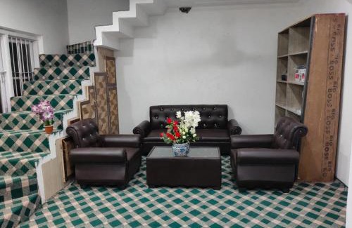 Srinagar Apartment | Gulzar Guest houses with Kitchen