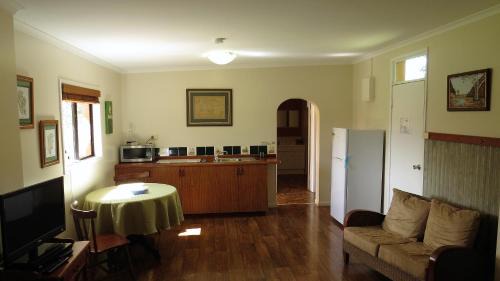 East Barron Bed & Breakfast | Gumtree on Gillies Bed and Breakfast