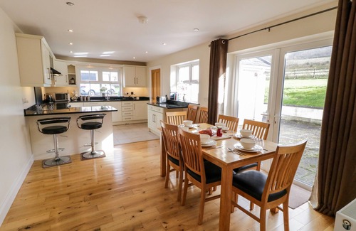 Enniskillen Cottage | GUNN'S COTTAGE, pet friendly, with open fire in Enniskillen