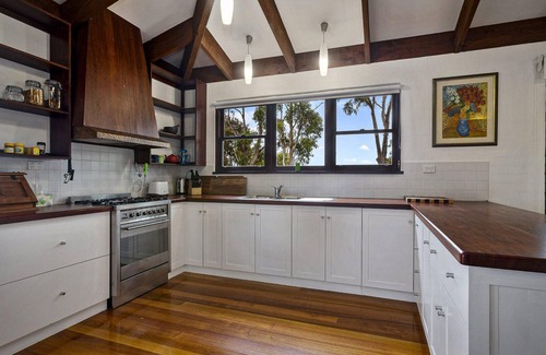 Skenes Creek House | Gunyha - Ocean Views, Walk To Beach