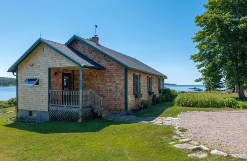 Winter Harbor House | Guptill Cottage oceanfront with views of Acadia National Park