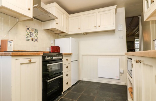 Chysauster Cottage | GURNARD'S COTTAGE, pet friendly, with open fire in St Ives
