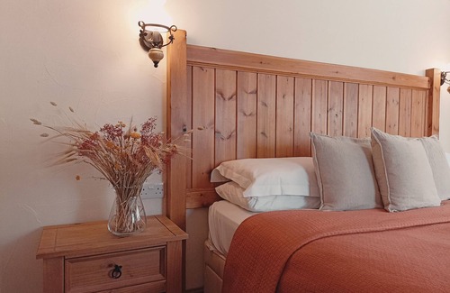 Nantgarw Bed & Breakfast | Gwaelod Y Garth Inn