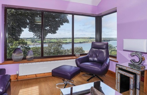 Y Felinheli Cottage | GWYLAN UCHAF, pet friendly, with hot tub in Y Felinheli
