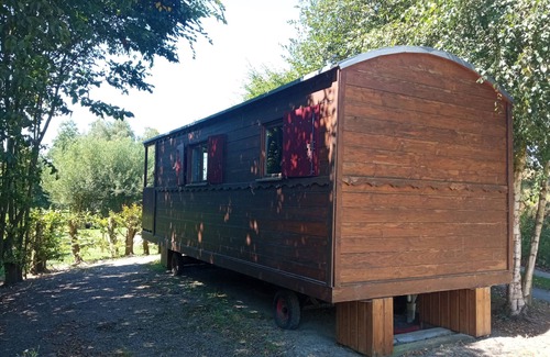Saint-Martin-des-Champs House | Gypsy caravan in the middle of the countryside in Mont-Saint-Michel bay for 2 to 4 people.