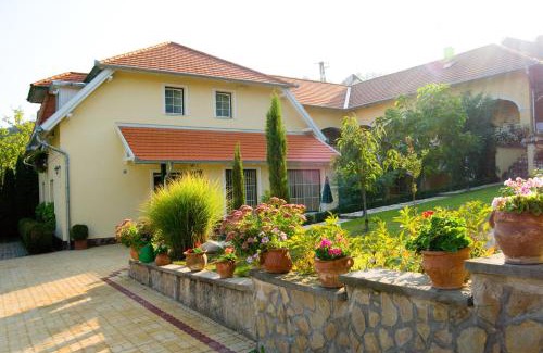 Tamasi House | Hársfa Szálló