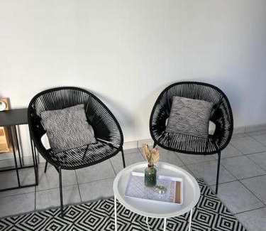 Saint-Martin-des-Noyers Apartment | Hébergement Studio