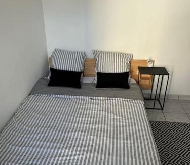 Saint-Martin-des-Noyers Apartment | Hébergement Studio