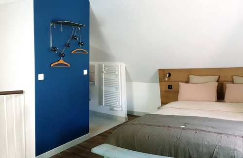 Coulanges-la-Vineuse Bed & Breakfast | Hébergement Indépendant Dans Maison Avec Piscine, au Coeur du Vignoble