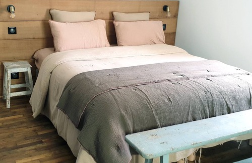 Coulanges-la-Vineuse Bed & Breakfast | Hébergement Indépendant Dans Maison Avec Piscine, au Coeur du Vignoble
