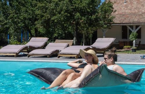 Pusztavacs Villa | Héthatár Wellness Vendégház - Fecskefészek