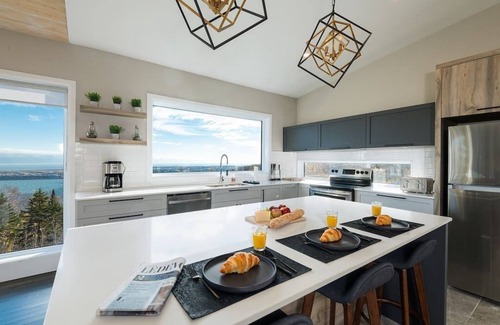 Saint-Joseph-de-la-Rive House | Hôtel à la maison - La Vue! Spa et fleuve