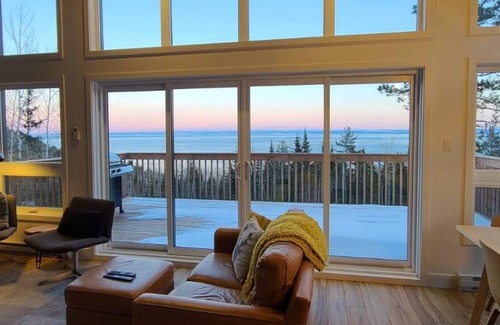 Saint Irenee House | Hôtel à la maison - Hublot sur le fleuve avec spa