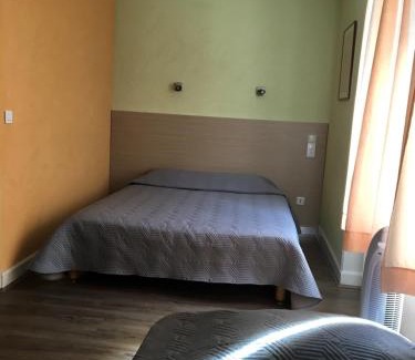 Sathonay-Camp Hotel | Hôtel Au Val De Saône Free Parking