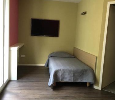 Sathonay-Camp Hotel | Hôtel Au Val De Saône Free Parking