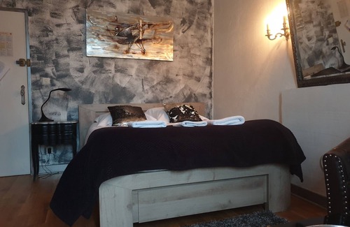 Saint-Amand-Montrond House | Hôtel de l'Ecu