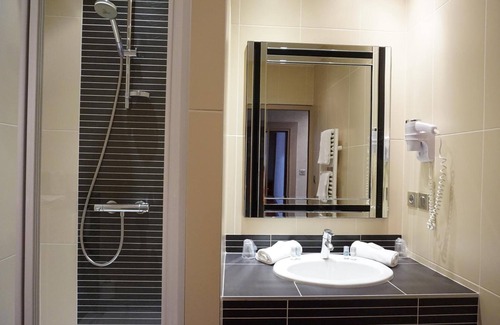 Aix-les-Bains City Center Hotel | Hôtel de la Couronne