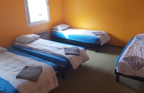 Saint-Pierre-de-Chandieu Hotel | Hôtel Holiday Lyon Est