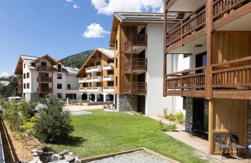 Saint-Chaffrey Hotel | Hôtel Le Cristal Lodge - TERRESENS