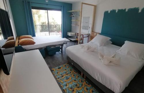 Centre-Ville Hotel | HÔTEL LE TERRE SAINTE