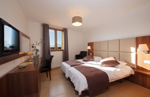 Elne Hotel | Hôtel Logis Carasol