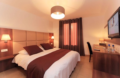 Elne Hotel | Hôtel Logis Carasol