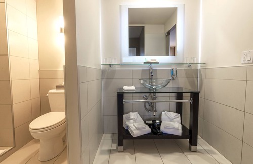 Ste. Foy Hotel | Hôtel Must – Aéroport de Québec par JARO