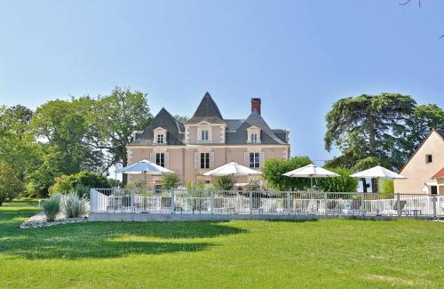 Rouffignac-Saint-Cernin-de-Reilhac Hotel | Hôtel & Restaurant - Le Manoir des Cèdres - piscine chauffée et climatisation