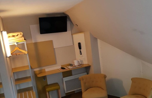 Poincare - Foch - Anatole France - Croix de Bourgogne Hotel | Hôtel REVOTEL