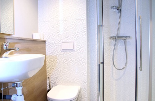Poincare - Foch - Anatole France - Croix de Bourgogne Hotel | Hôtel REVOTEL