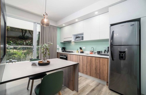 Granada Apartment | H401 | top-Rated Cali Retreat 2BR w/Balcony & Pool 24/7 Security + Free Parking