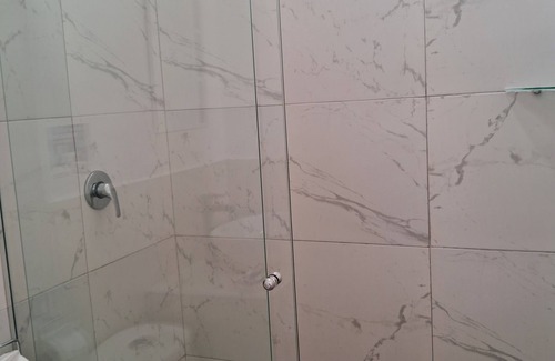 Canoas Hotel | Hab23 Hotel Frente al mar Ideal Para Disfrutar del sol y Descansar con Wifi y AC