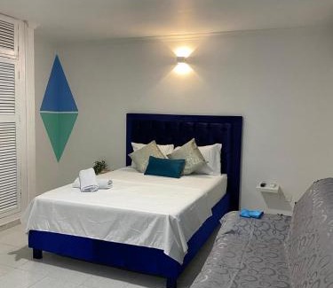 Crespo House | Habitación con baño interno cerca al aeropuerto