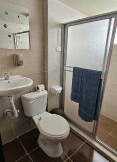 Tulcan Apartment | Habitación con baño privado