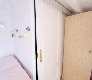 Caudiel House | Habitación con baño y cocina