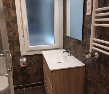 Iralabarri House | Habitación en apartamento con zonas comunes compartida H2