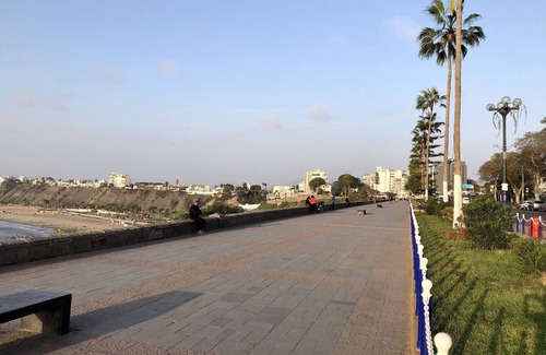 Chorrillos Condo | Habitación frente a la bahía de lima, frente al mar de Chorrillos.