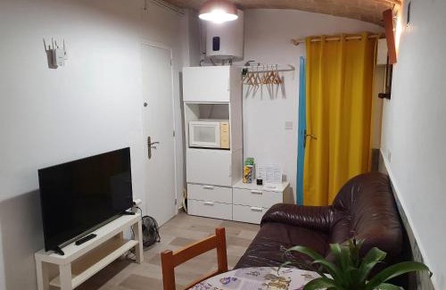 Monistrol de Montserrat House | Habitación independiente con baño y patio en Cremallera de Montserrat