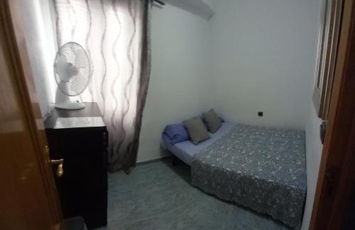Nou Moles House | habitación pequeña en piso compartido con 2 adultos