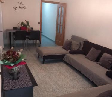 Nou Moles House | habitación pequeña en piso compartido con 2 adultos