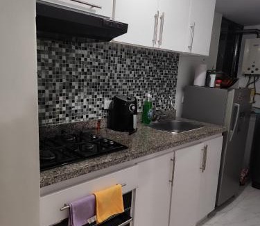 Usaquen House | Habitación privada en Apt compartido cedritos